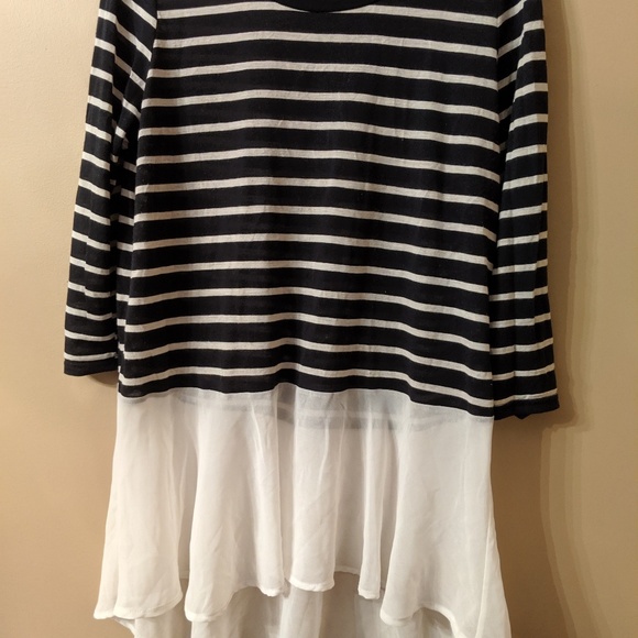 Black and White Layered High-low Top - Picture 3 of 4